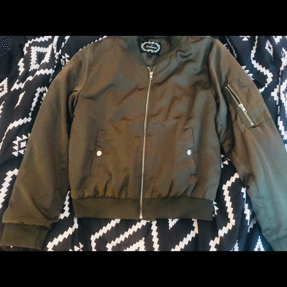 Military green women’s bomber jacket